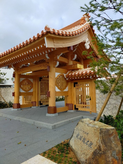 ★桜を見に那覇市民体育館の裏にある公園へ