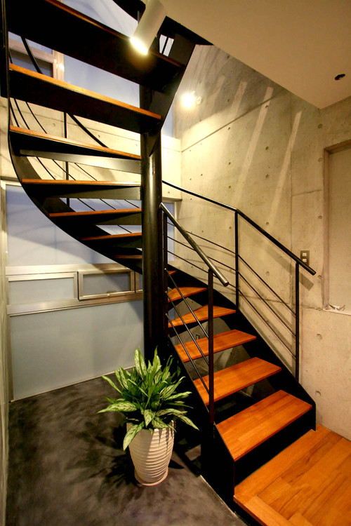 『Narrow House』