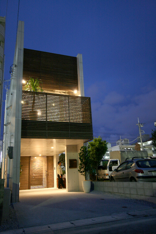 『Narrow House』