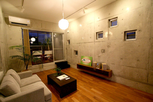 『Narrow House』