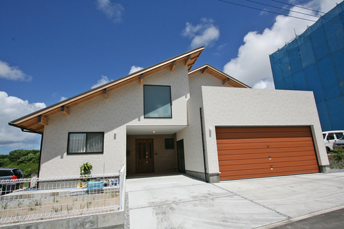『Z-house』～インナーガレージのある木造のお住まい～