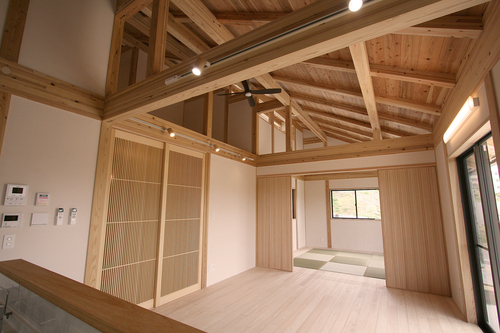 『Z-house』～インナーガレージのある木造のお住まい～