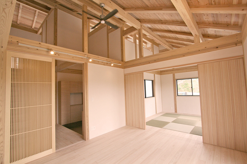 『Z-house』～インナーガレージのある木造のお住まい～