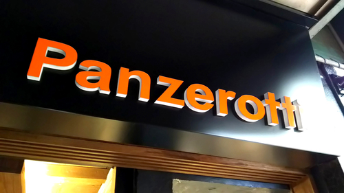 『Panzerotti（パンツェロッティ）』　～揚げピッツアの店～