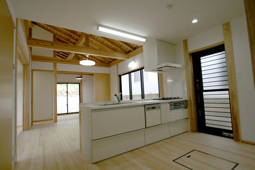 『もくもく』～自然素材を多用した木造のお住まい～