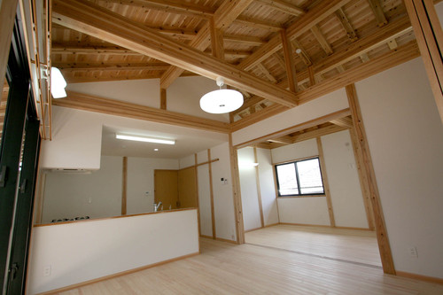 『もくもく』～自然素材を多用した木造のお住まい～