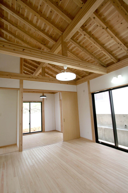 『もくもく』～自然素材を多用した木造のお住まい～