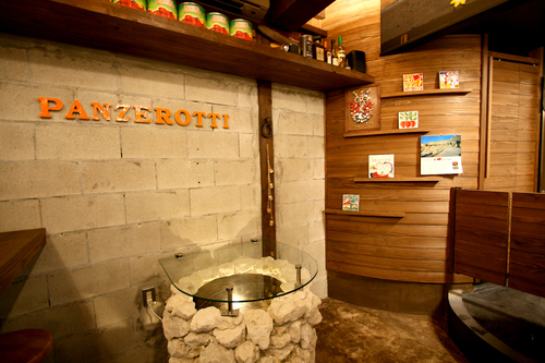 『Panzerotti（パンツェロッティ）』　～揚げピッツアの店～