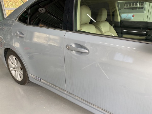 板金 塗装 Lexus Hs250 ドアのガリキズ 補修事例 沖縄で板金塗装 キズ ヘコミ 事故車の修理なら オートプラザ沖縄