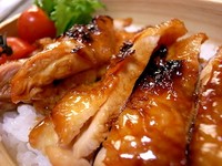 照り焼きチキン丼580円がオススメです＼(^o^)／ 2013/05/10 14:49:36