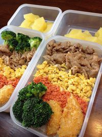 １２月２２日のお弁当（豚肉の生姜焼きとエビフライ）