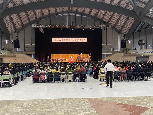 琉球大学卒業式に参加