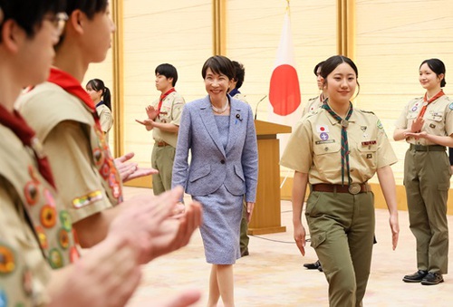 ボーイスカウト沖縄県連盟:富士スカウト章受章者首相を表敬 Fuji
