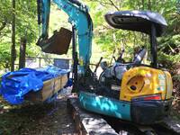 ユンボ＆資材搬入作業実施Backhoe and material delivery work carried out