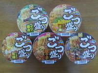 カップラーメンも充実♪ 2012/11/08 13:09:03