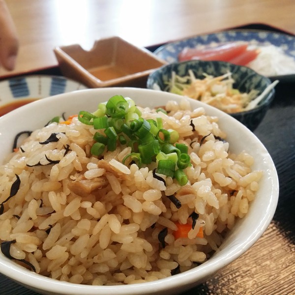気になるお店に行ってみた！ ～港川外人住宅エリアの新山食堂 港川店～