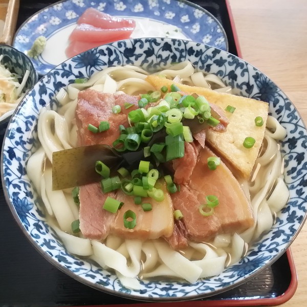 気になるお店に行ってみた！ ～港川外人住宅エリアの新山食堂 港川店～