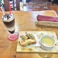 ホットサンドを食べに行ってみた！～那覇市首里のホットサンド専門店 cafe sui～ 2015/11/13 21:18:52