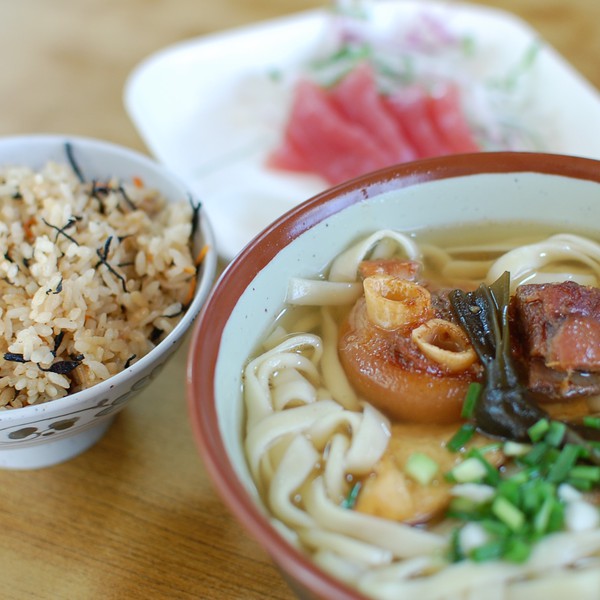 新山食堂　名護