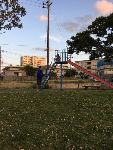 我が家で一品持ち寄りランチ！そして家族 3人で家の近所を散歩したら楽しかった！たまには歩こう(笑)