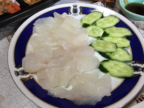 沖縄の高級魚マクブ刺身