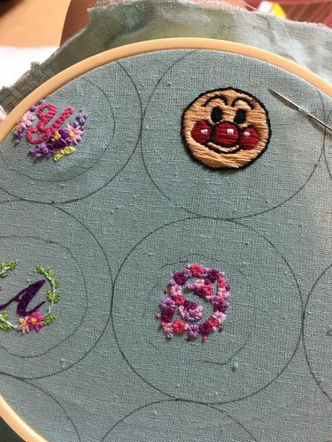 刺繍ハンドメイドくるみボタンヘアゴム