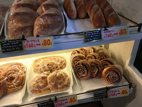 【激安パン屋さん】沖縄市松本「くるとん」サイズ大きめのパンも80円！？感激～！！！