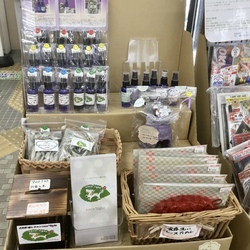 無人販売＝名護郵便局へ納品しました。
