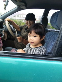 今日の柚季ちゃんと雨の庭のお花さんたち♪♪ 2010/11/07 16:02:39