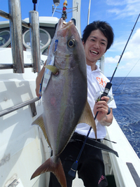 沖縄本島　釣り船ゆりかで赤い魚祭り