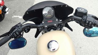 シックデザイン製ビキニカウル