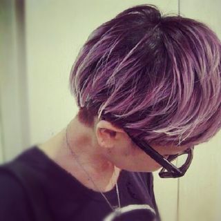 ロイヤリティフリー紫 メッシュ 髪 メンズ 人気のファッションスタイル