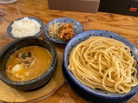下品なぐらいダシのうまいラーメン屋✨