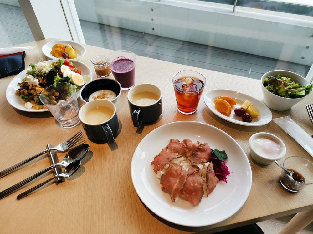 那覇とま るクーポン で那覇市アンテルームに宿泊 沖縄朝食 ファミコン沖縄 自販機 食べ歩き