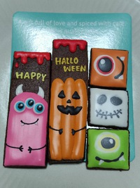 ROND（ロンド）ちいさなおやつ屋さんでハロウィン商品購入【カップケーキ自販機が大人気】 2023/10/26 23:12:58