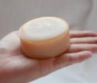 にきびに効くまるごと椿石鹸