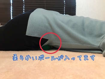 産後の腰痛がある方にご紹介したボールを使ったストレッチの一例♩セルフケアにどうぞ。