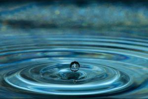 を 水滴 穿つ 石