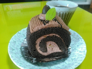 たまにはケーキでも食べてみるか♪