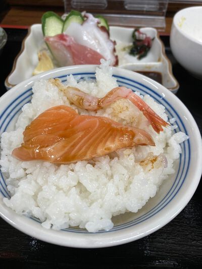 食堂かまどぅ　～食堂の刺身定食が美味しかった～