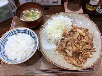 神里そば　～沖縄そば専門店の肉たっぷり生姜焼き定食～