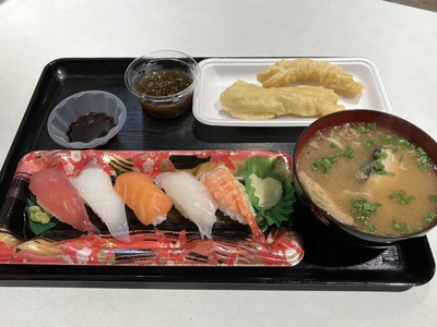 名嘉鮮魚　～寿司セット（寿司と天ぷら、もずくとアラ汁付き）～