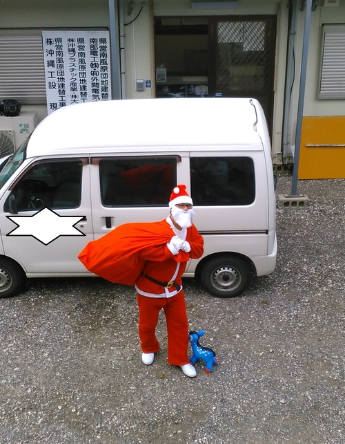 サンタがトナカイを・・・・・・笑 サンタがトナカイを・・・・・・笑