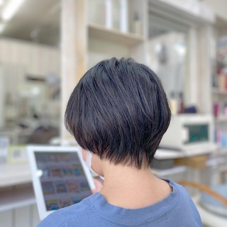 沖縄県那覇市小禄にある美容室hairact ヘアアクト ヘアスタイル 沖縄県那覇市小禄にある美容室 ヘアアクト 那覇空港駅の一駅隣 南口階段降りて目の前 にあるのでモノレールでのご来店もできますよ
