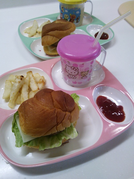 朝食からバーガーセット