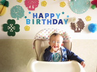 1歳の誕生日飾りつけデコレーション王冠作り方100均ポンポンハニカム