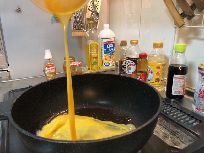 包丁で刻み作業不要！時短調理器具 T-Fal「ハンディチョッパーネオ」でチャーハン作り