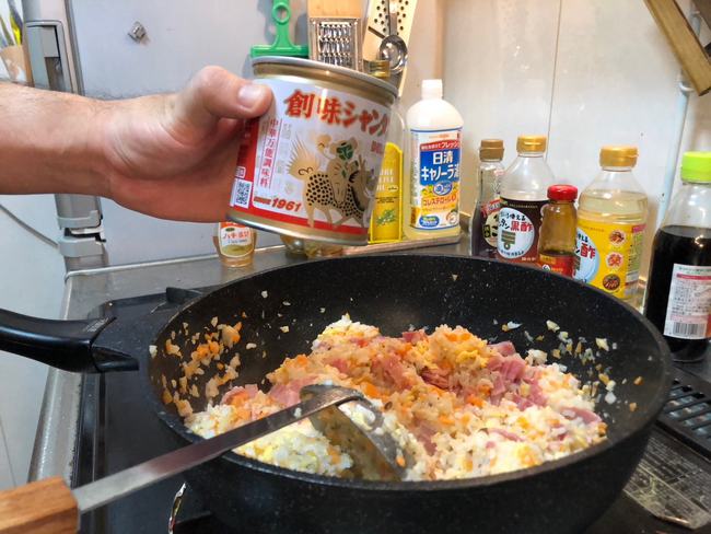 包丁で刻み作業不要！時短調理器具 T-Fal「ハンディチョッパーネオ」でチャーハン作り