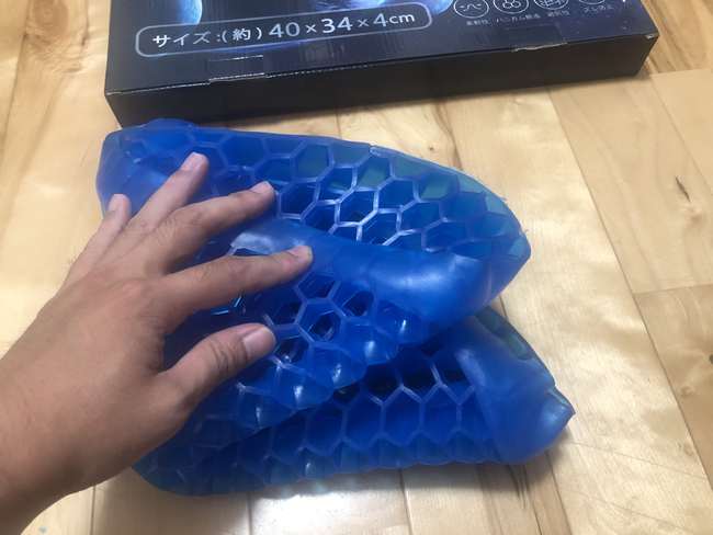 折りたたみできる新感覚ゲルクッション