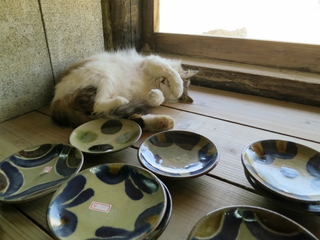 石垣から一気にやちむんへ